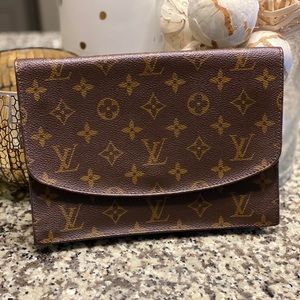 SOLD 🙌🏾💕Louis Vuitton Rabat Clutch